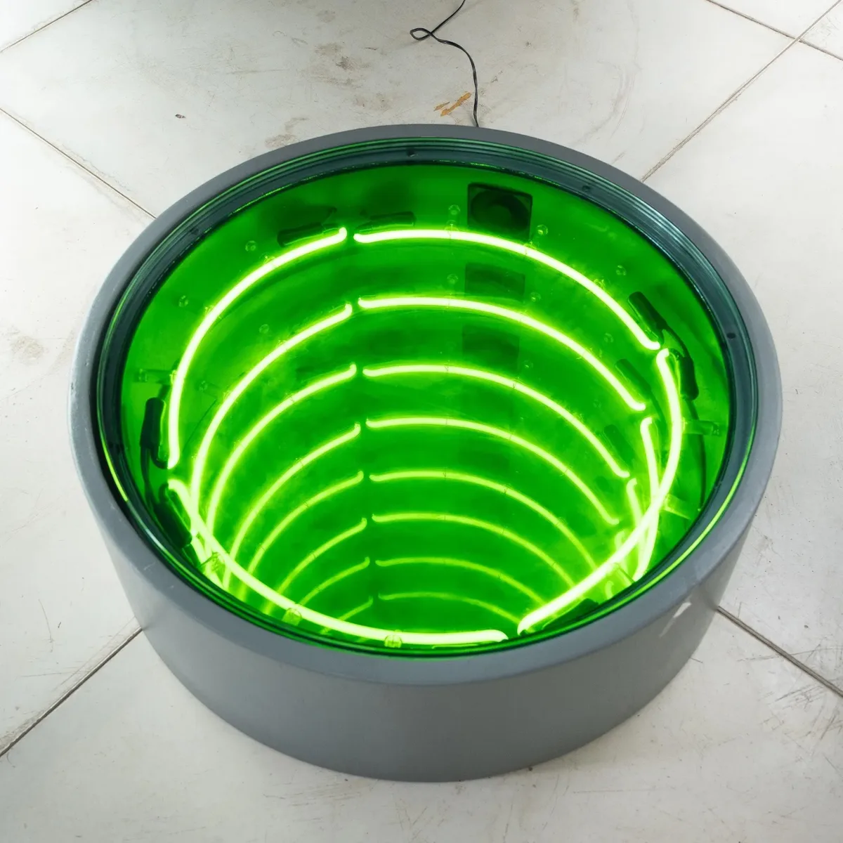 Manhole (Green) — Iván Navarro
